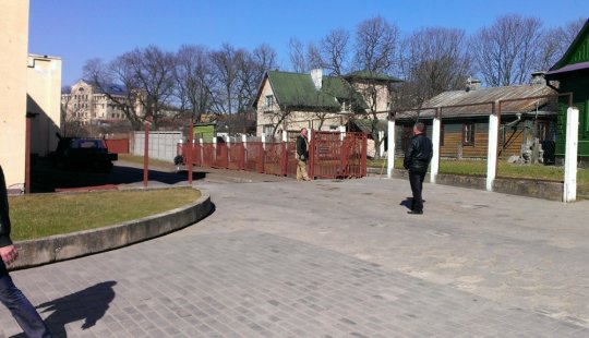 В Гродно продолжается установка огражений у школ