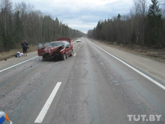 В России белорус на VW Passat врезался в "КамАЗ": погибла пассажирка