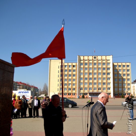 Новым слуцким коммунистам вручили партбилеты