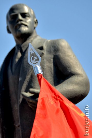 Новым слуцким коммунистам вручили партбилеты