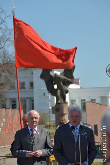 Новым слуцким коммунистам вручили партбилеты
