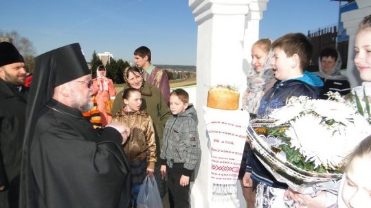 Архиепископ Артемий освятил крест и купол Благовещенской церкви Волковыска