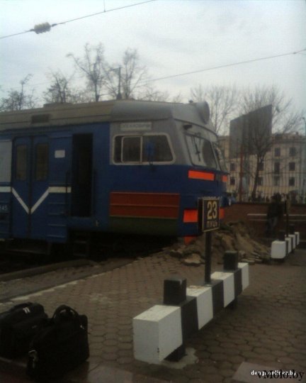 Электричка Молодечненского направления врезалась в отбойник (обновлено)
