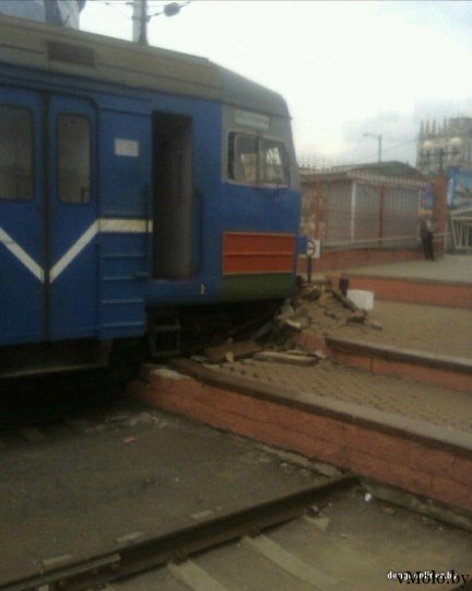 Электричка Молодечненского направления врезалась в отбойник (обновлено)