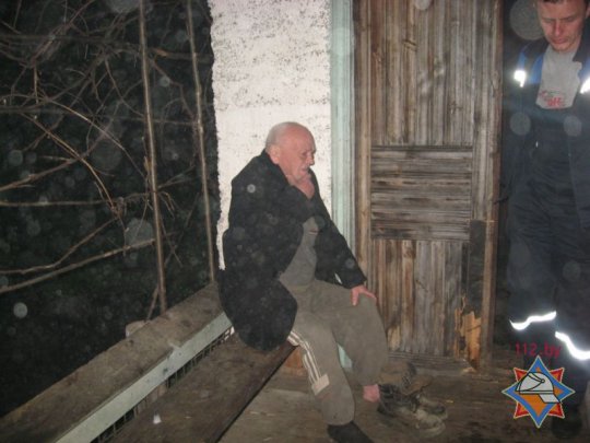 В Петрикове пьяный сын чуть не сжёг себя и отца (фото)