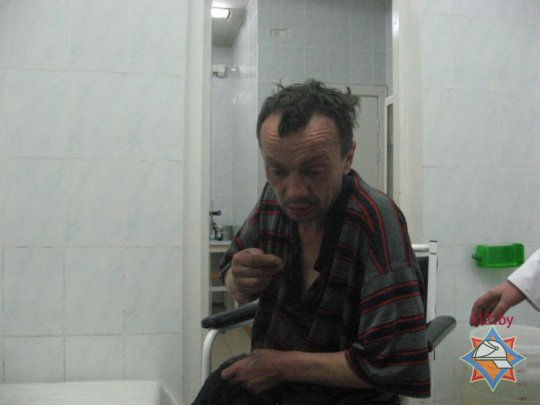 В Петрикове пьяный сын чуть не сжёг себя и отца (фото)