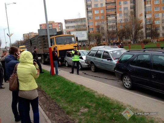 В Лиде на улице Коммунистической столкнулись пять ...