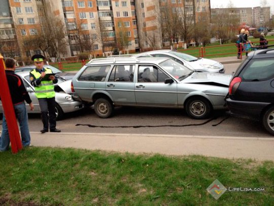 В Лиде на улице Коммунистической столкнулись пять ...