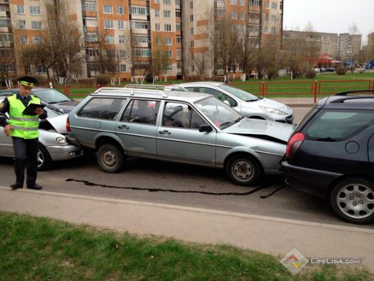 В Лиде на улице Коммунистической столкнулись пять ...