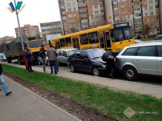 В Лиде на улице Коммунистической столкнулись пять ...