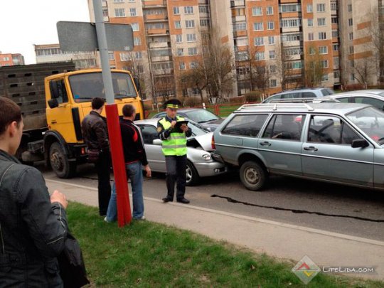 В Лиде на улице Коммунистической столкнулись пять ...