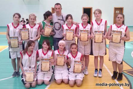 Баскетболистки Столинской ДЮСШ стали бронзовыми призёрами лиги Ровенской области