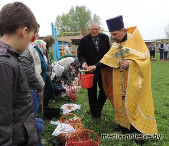 Православные встречают великий праздник Православные встречают великий праздник