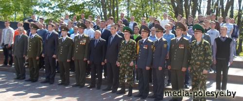 В канун Дня Победы около 100 ребят Столинщины получили повестки в армию