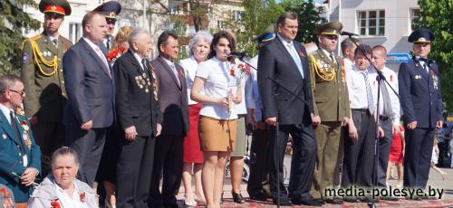 Над Лунинцем звучал майский вальс Над Лунинцем звучал майский вальс