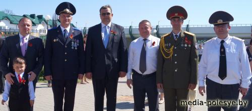 Над Лунинцем звучал майский вальс Над Лунинцем звучал майский вальс