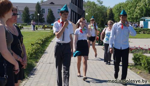 Над Лунинцем звучал майский вальс Над Лунинцем звучал майский вальс