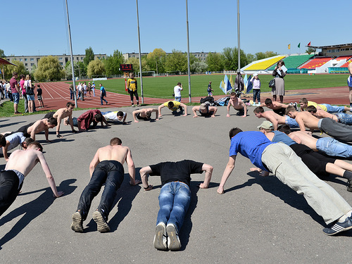 Спортивный праздник в День Победы и массовые гулянья в городском парке Спортивный праздник в День Победы и массовые гулянья в городском парке