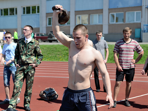 Спортивный праздник в День Победы и массовые гулянья в городском парке Спортивный праздник в День Победы и массовые гулянья в городском парке