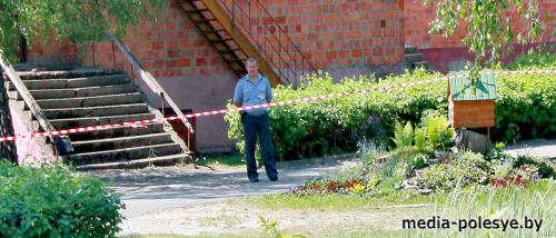 Боевую гранату раскопали в песочнице дети в Лунинецком детсаде