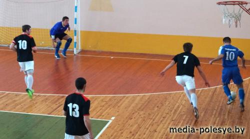 Мини-футбол. После 29-го тура МФК «Базар» обеспечил себе место в высшей лиге