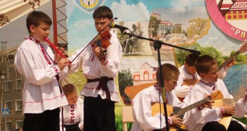 Дзіцячы фальклор жыве. Дзеці Століншчыны – удзельнікі фестывалю “Радавод”