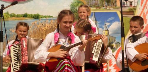 Дзіцячы фальклор жыве. Дзеці Століншчыны – удзельнікі фестывалю “Радавод”