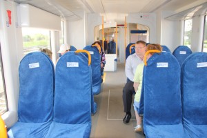 “Рельсовый автобус прибыл на первый путь” “Рельсовый автобус прибыл на первый путь”