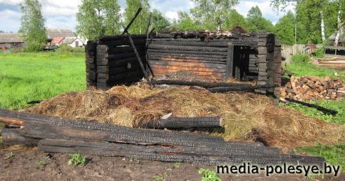 Молния прожгла крышу дома в Богдановке