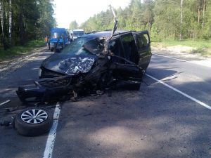 Спасатели выезжали на два ДТП и извлекали людей из покорёженных автомобилей