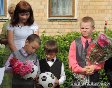 Для выпускников школ прозвенел последний звонок