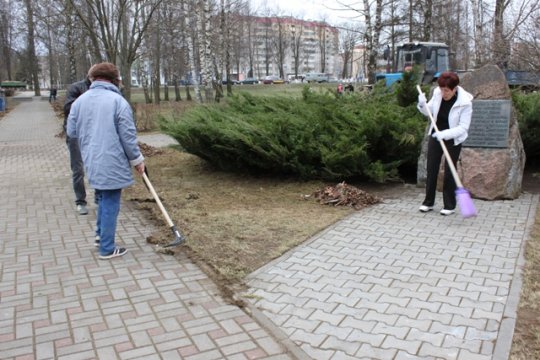 Продолжается масштабная акция по благоустройству населенных пунктов. 27 апреля в Жодино прошел очередной субботник.