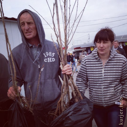 На Слуцком рынке. Конец апреля—2013