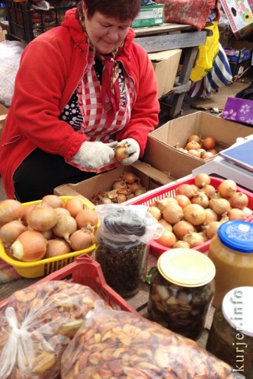 На Слуцком рынке. Конец апреля—2013