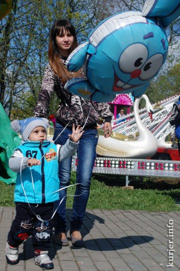 Фотоокна. 01.05.13. Первомай в парке