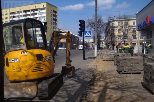 На Пионерской в Могилёве разбирают тротуары (фото)