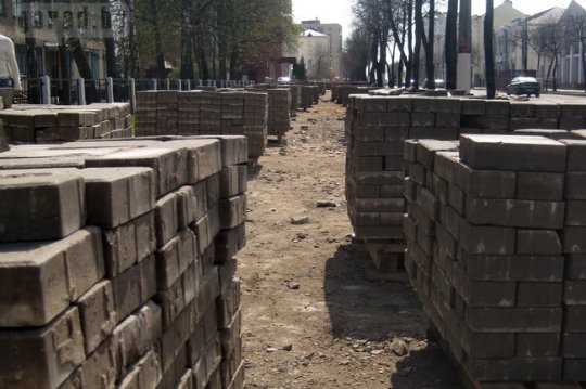 На Пионерской в Могилёве разбирают тротуары (фото)