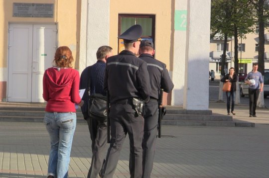 Барановичскую активистку осудили за пикет в память о Юрии Захаренко