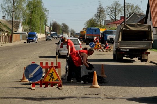 В Барановичах поменяют асфальт на пяти участках разбитых улиц