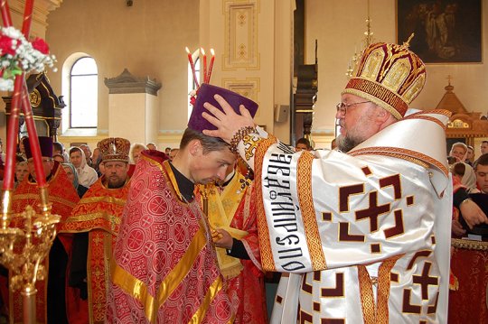 Трое волковысских священников получили награду
