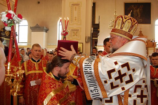 Трое волковысских священников получили награду