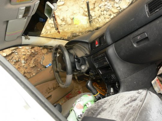 В Барановичах автомобиль провалился в котлован