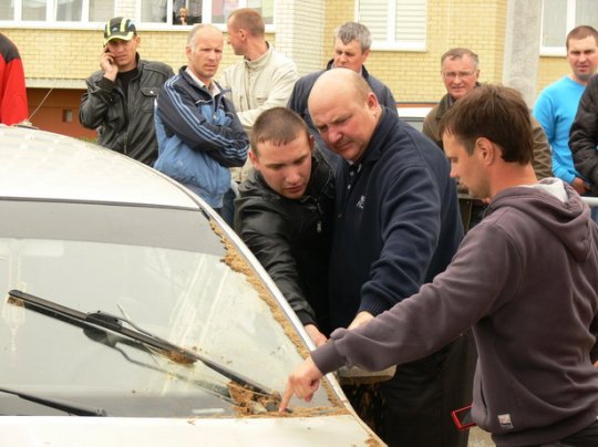 Упавшую в Барановичах в котлован машину вытащили спустя 14 часов