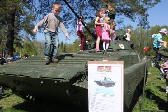 Впервые в Жодино: выставка военной техники