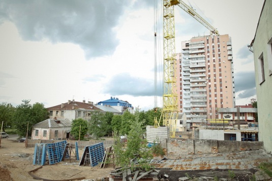 На месте старого фотоателье в Могилёве строят здание фонда соцзащиты