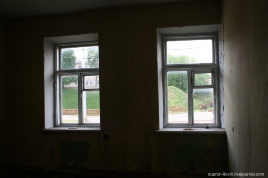 Закінутыя дамы на Вялiкай Траецкай у Гродна. Погляд знутры і зверху