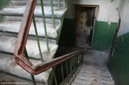 Закінутыя дамы на Вялiкай Траецкай у Гродна. Погляд знутры і зверху