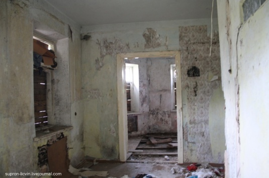 Закінутыя дамы на Вялiкай Траецкай у Гродна. Погляд знутры і зверху