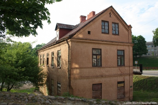 Закінутыя дамы на Вялiкай Траецкай у Гродна. Погляд знутры і зверху