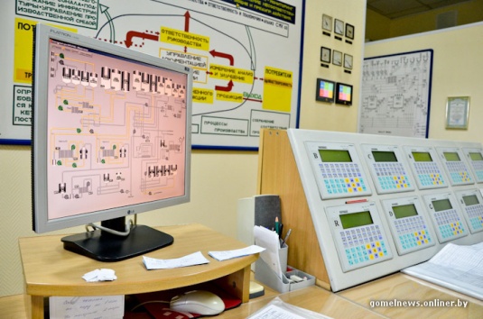 Репортаж: знаменитую рогачевскую сгущенку делают по принципам, которые не менялись два столетия